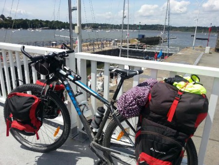 Un vélo qui attend patiemment de passer le barrage d'Arzal.