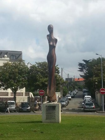 Statue Manutéa à Lacanau en kévazingo, bois trés dur du Cameroun.