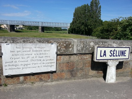 Le pont sur la Sélune à Pontaubault.